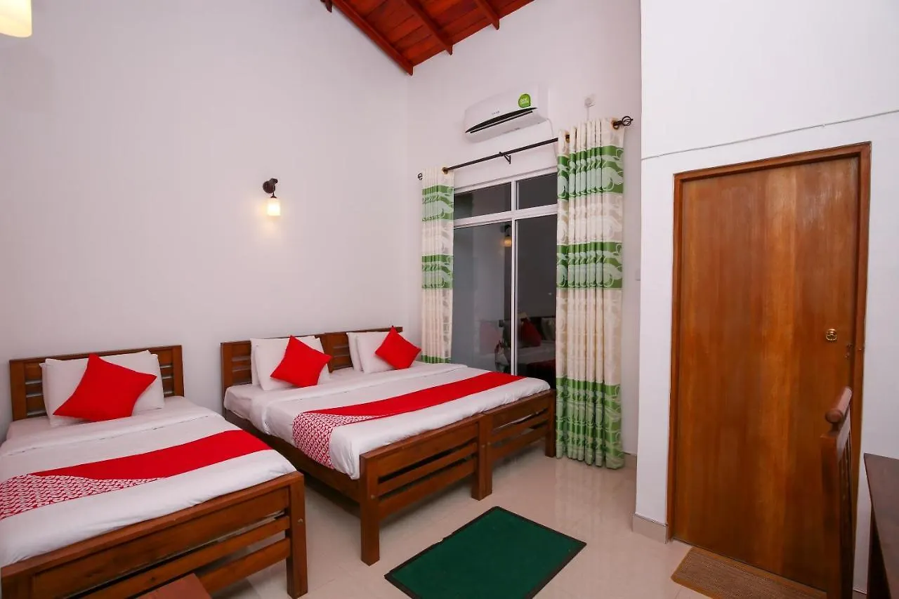 Oyo 438 Sarala Residence Hotel キャンディー