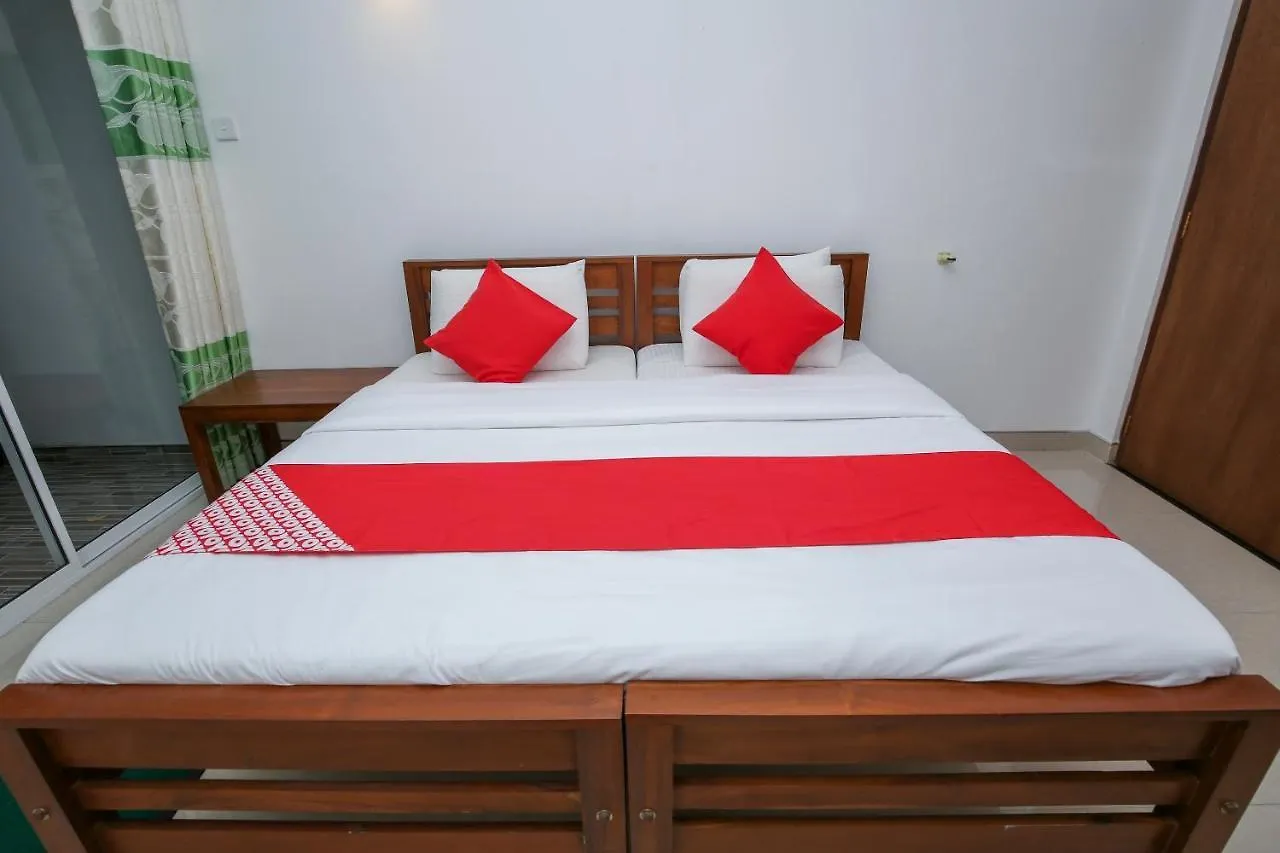 Oyo 438 Sarala Residence Hotel キャンディー 3*,  スリランカ