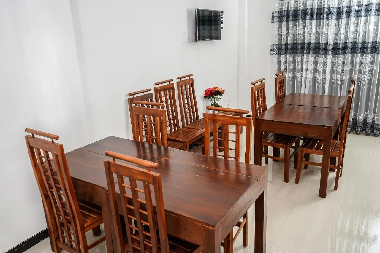 Oyo 438 Sarala Residence Hotel キャンディー