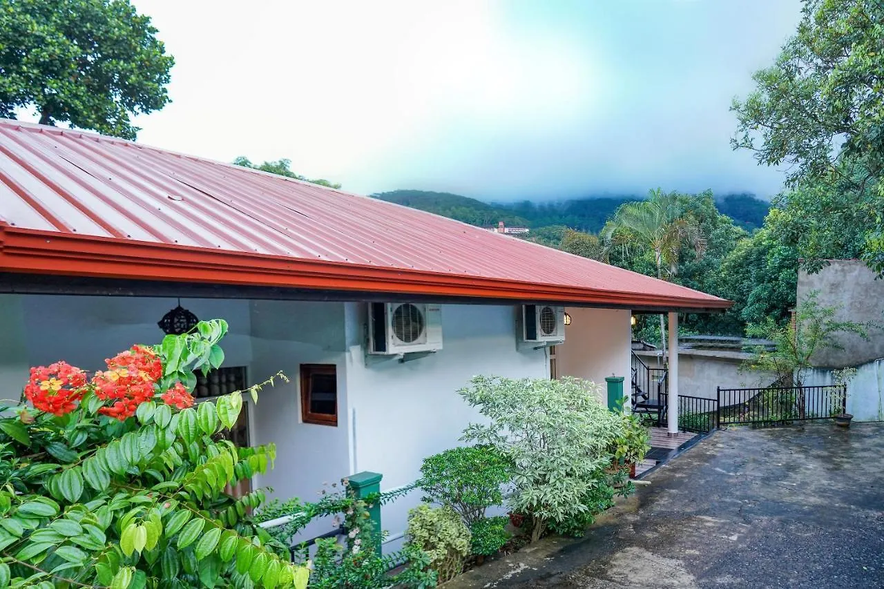 Oyo 438 Sarala Residence Hotel キャンディー