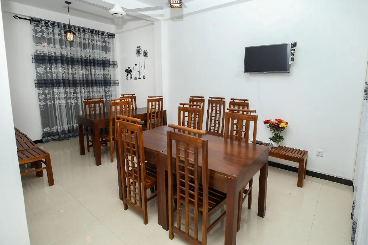 Oyo 438 Sarala Residence Hotel Kandy Sri Lanka